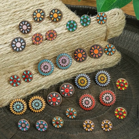 ⭐️ 5 for $25 Bohemian Floral Stud Earrings in Antique Bronze Finish - Picture 4 of 5